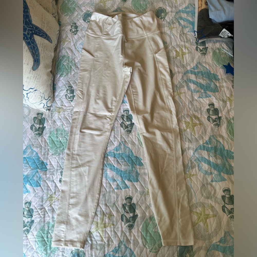 Fabletics Oasis Shine High-Waisted Pocket 7/8 Leggings